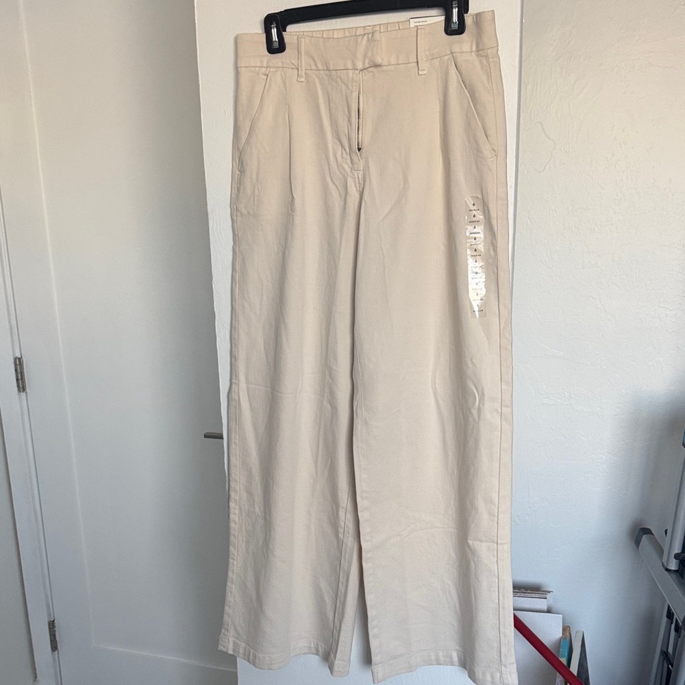 American Eagle Outfitters  Tan Chinos
